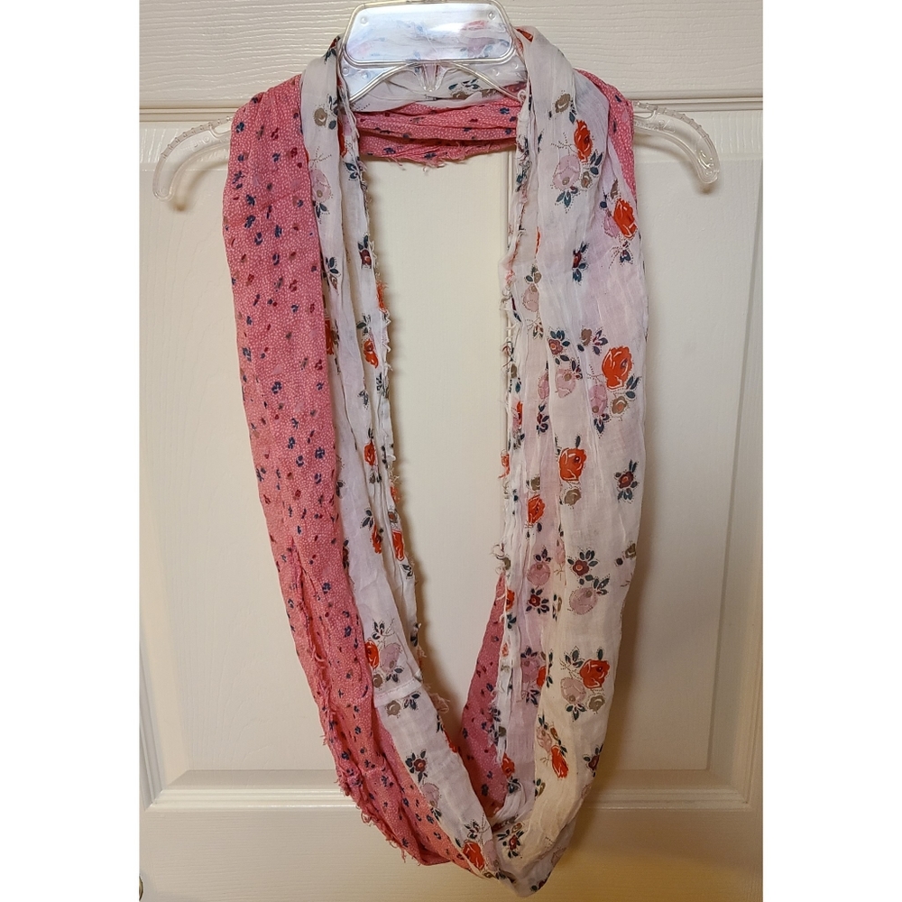 EUC American Eagle Infinity Floral Scarf
